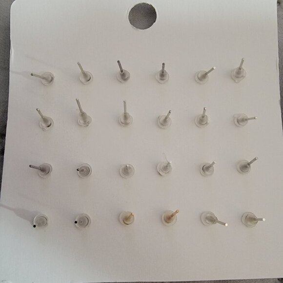 ❤️MINT dozen pair of pierced stud earrings NWT ❤️ - Picture 9 of 10